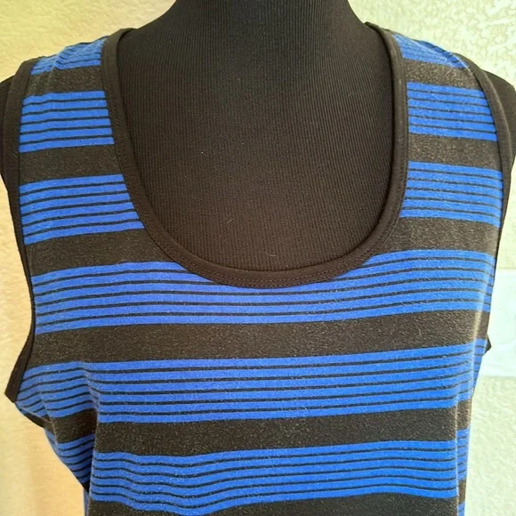 Preowned LuLaRoe tank top - Picture 2 of 4